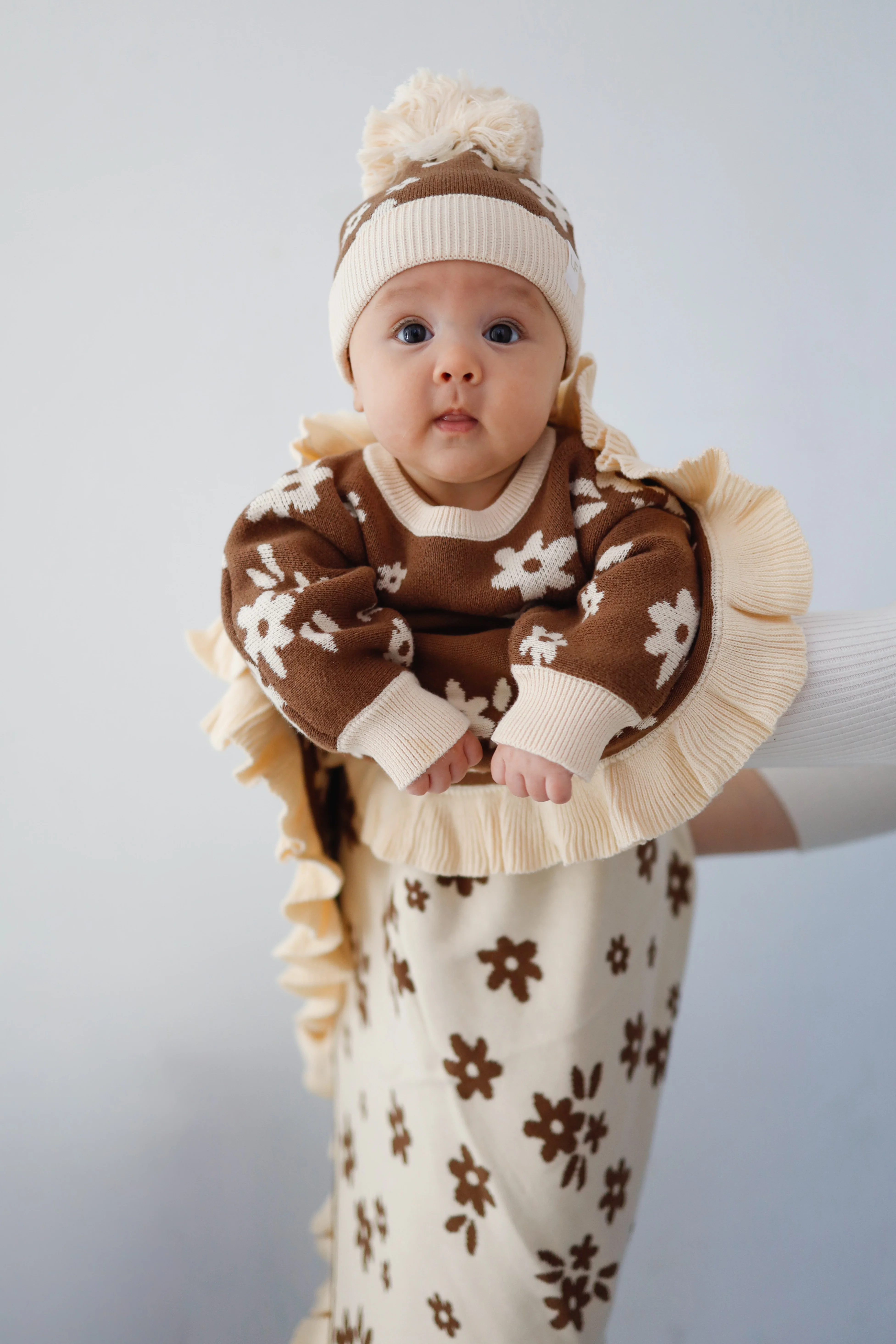 Frill Knit Blanket | Daisy Floral Chocolate - Image 3