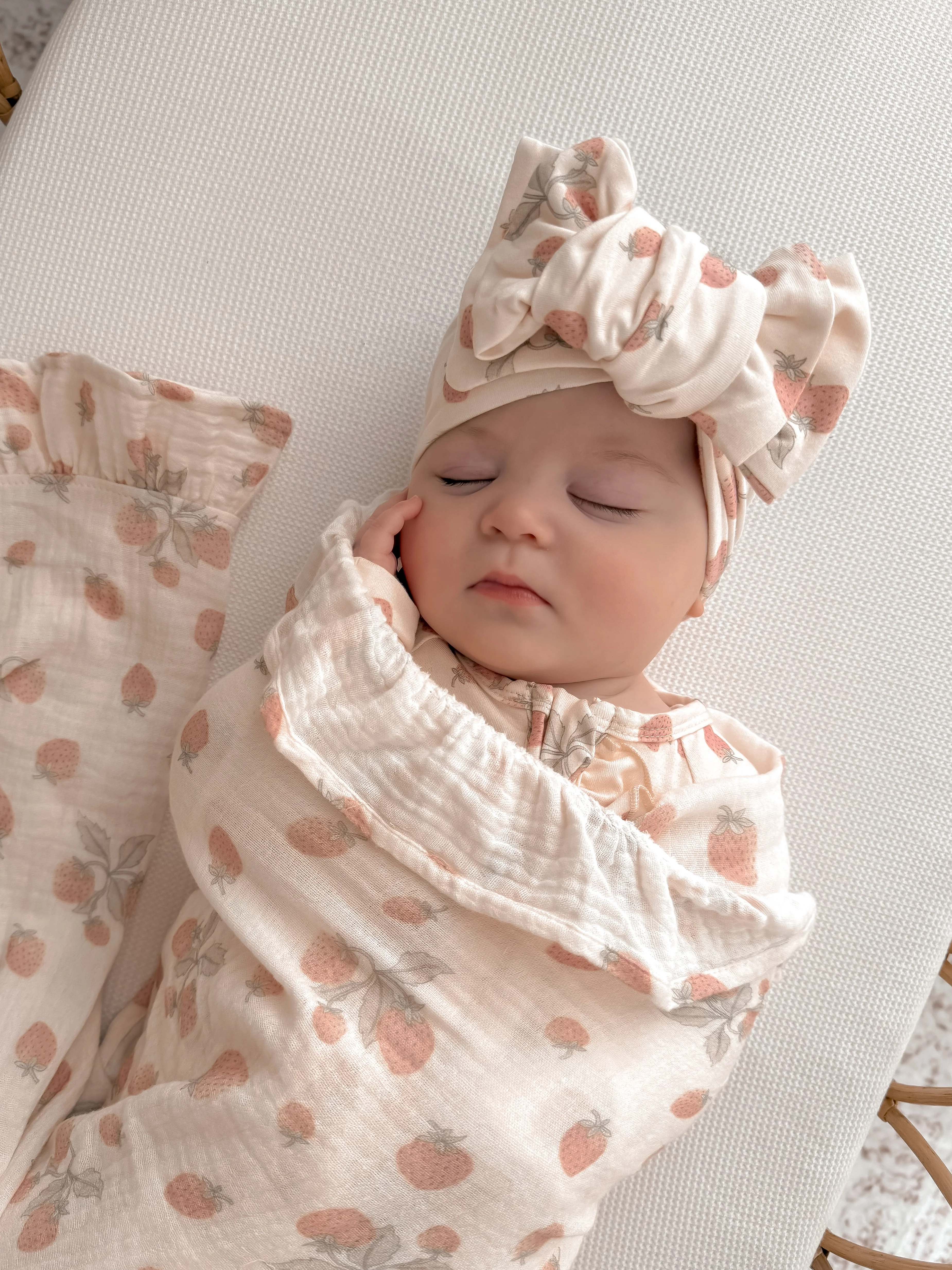 Frill Muslin Blanket | Strawberries - Image 8
